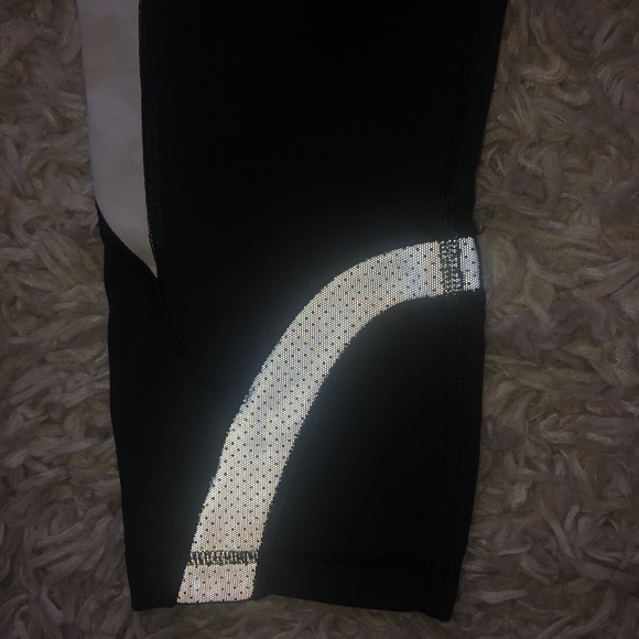 Lululemon~ Fast and Free 23” Leggings 🖤 - Picture 4 of 5